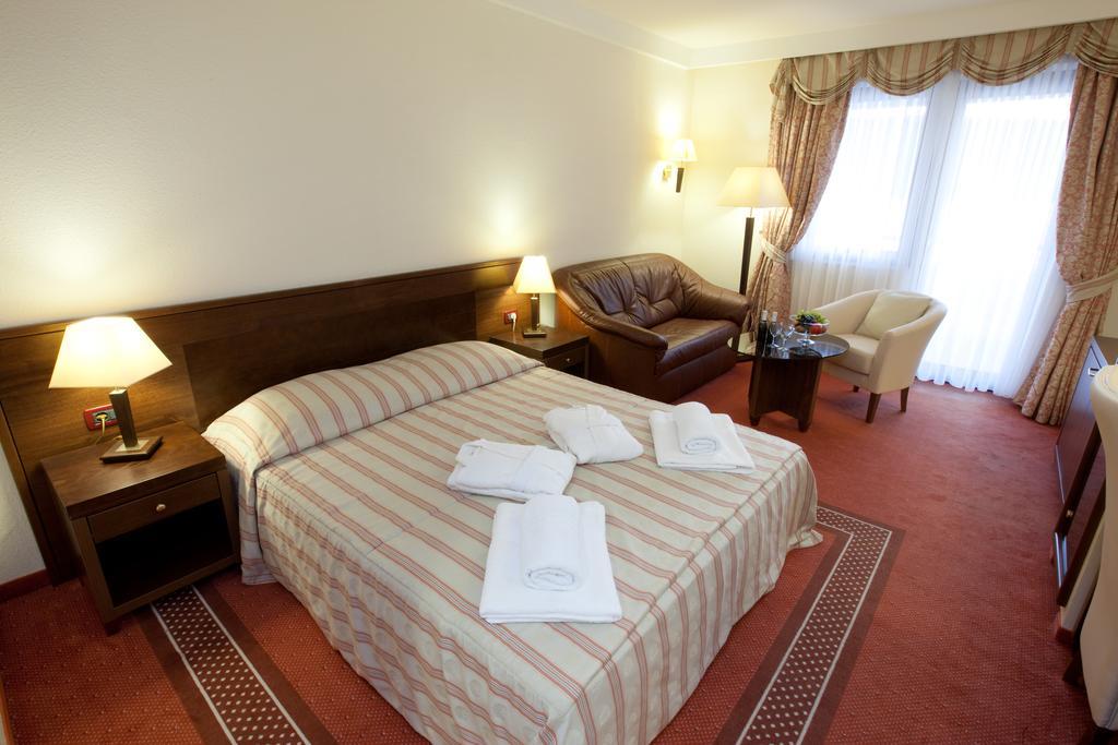 Family Hotel Pagus Đảo Pag Ngoại thất bức ảnh