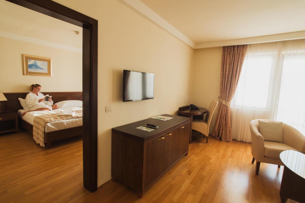 Family Hotel Pagus Đảo Pag Ngoại thất bức ảnh