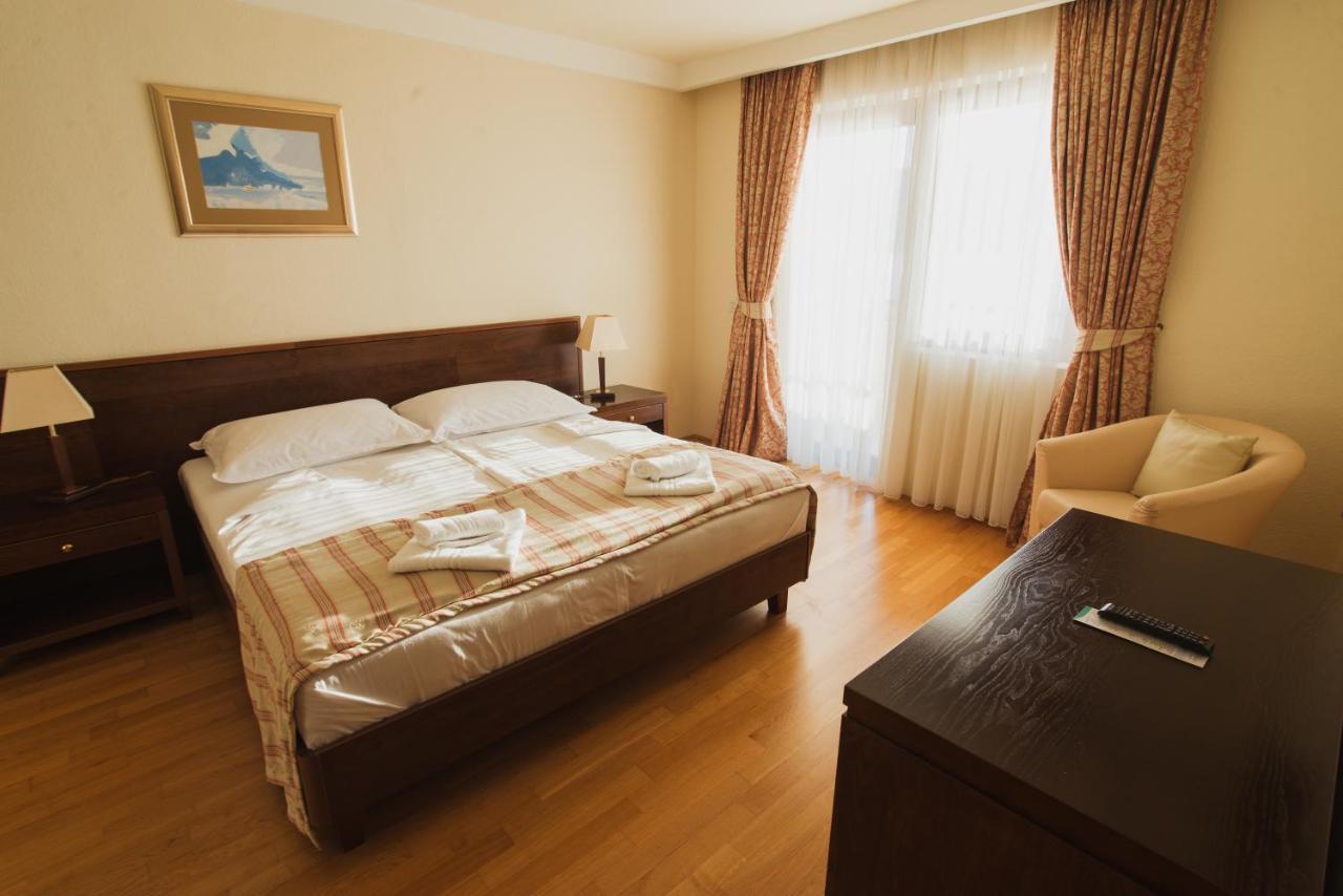 Family Hotel Pagus Đảo Pag Ngoại thất bức ảnh