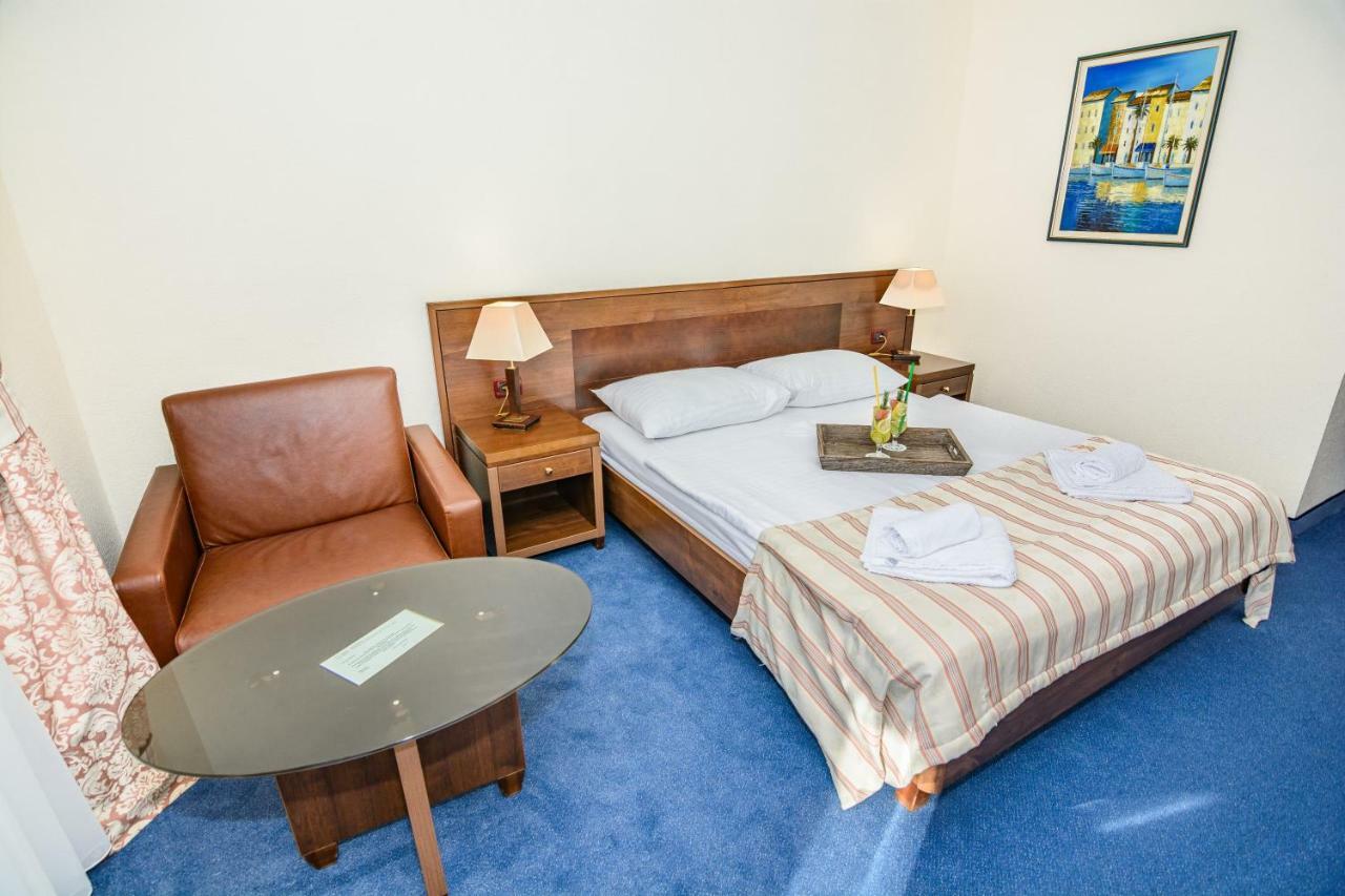 Family Hotel Pagus Đảo Pag Ngoại thất bức ảnh