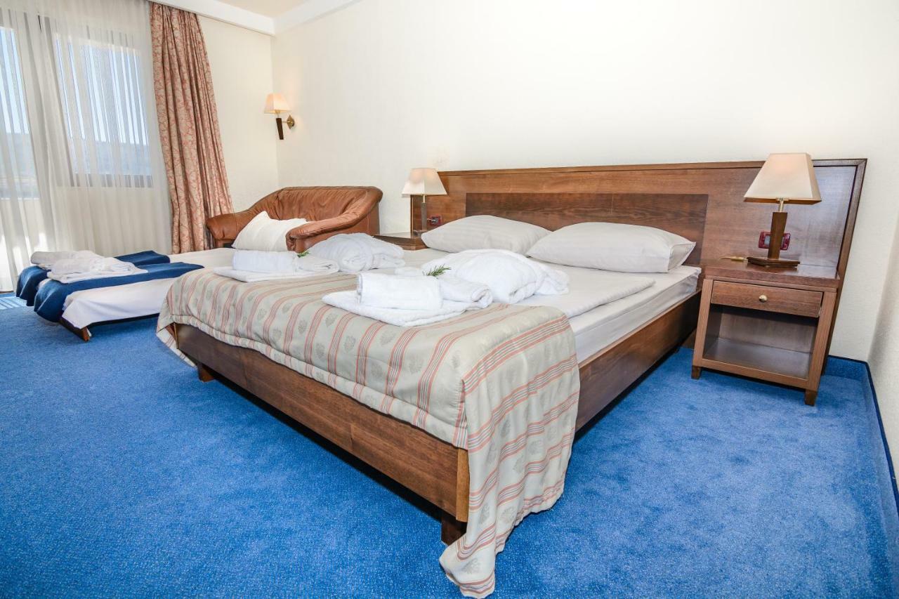 Family Hotel Pagus Đảo Pag Ngoại thất bức ảnh