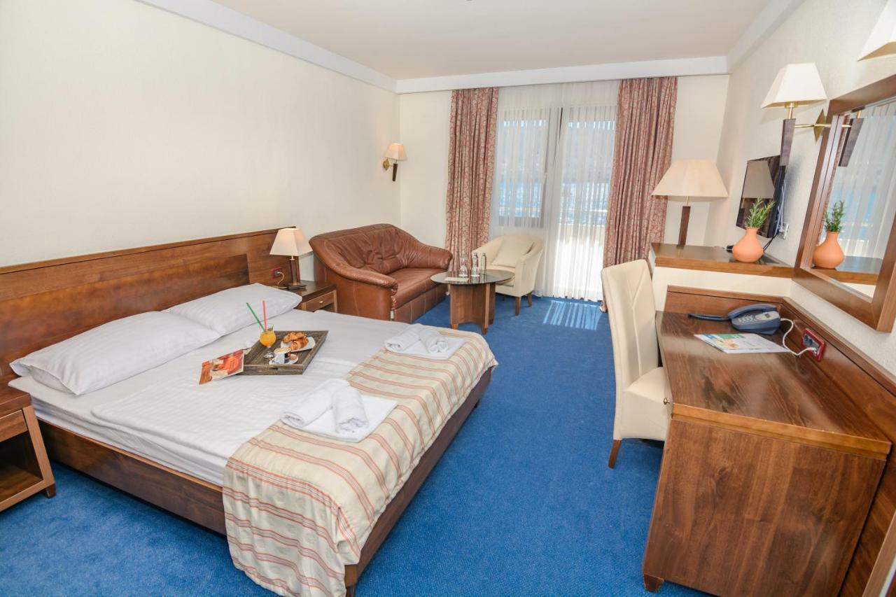 Family Hotel Pagus Đảo Pag Ngoại thất bức ảnh